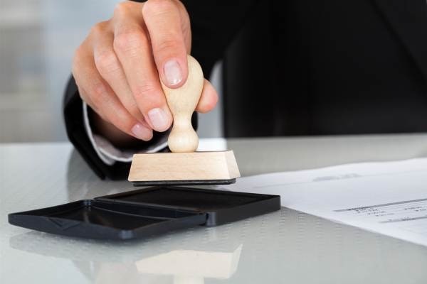 Sau khi chuyển đổi loại hình doanh nghiệp, con dấu có phải làm lại không?